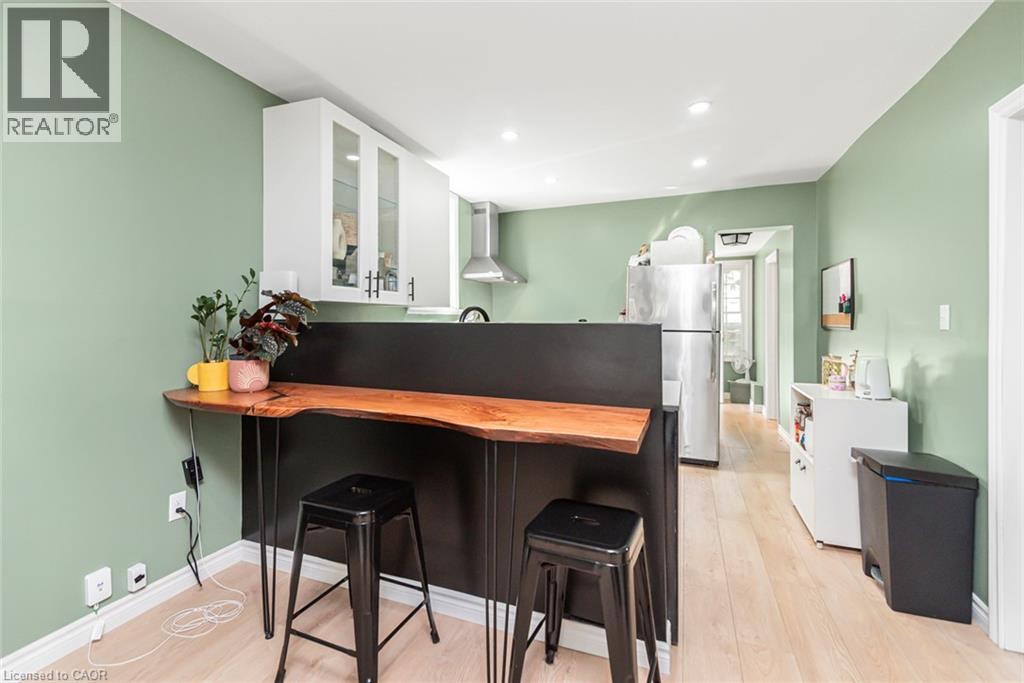29 Wexford Avenue N Property Photo 12