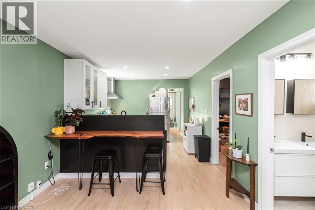 29 Wexford Avenue N Property Photo 13