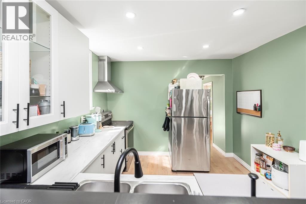 29 Wexford Avenue N Property Photo 14