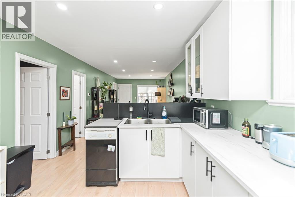 29 Wexford Avenue N Property Photo 15