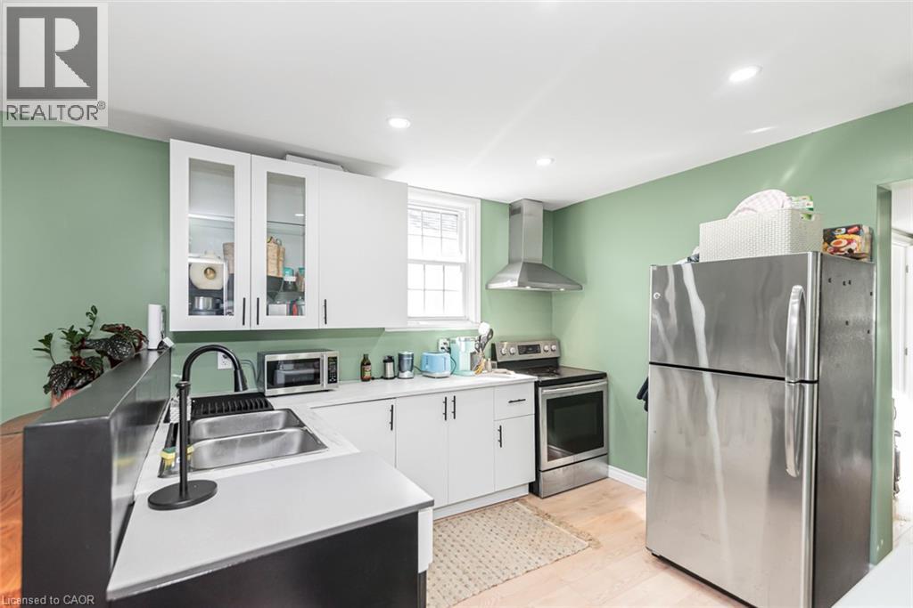 29 Wexford Avenue N Property Photo 16