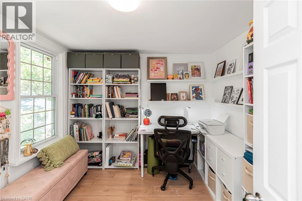 29 Wexford Avenue N Property Photo 22