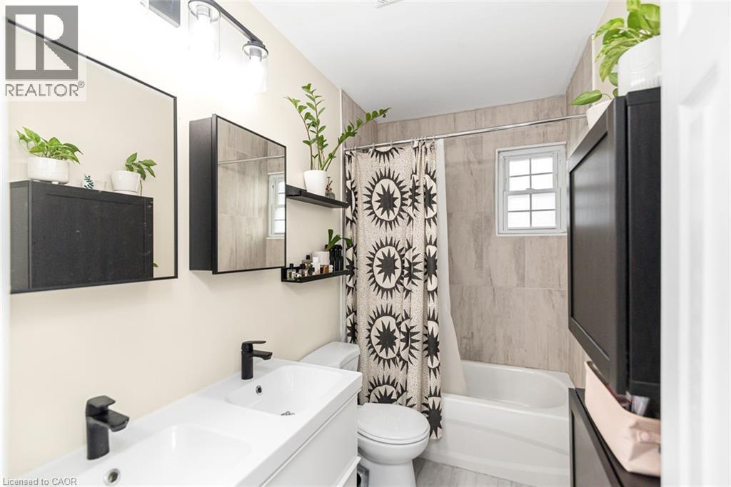 29 Wexford Avenue N Property Photo 25