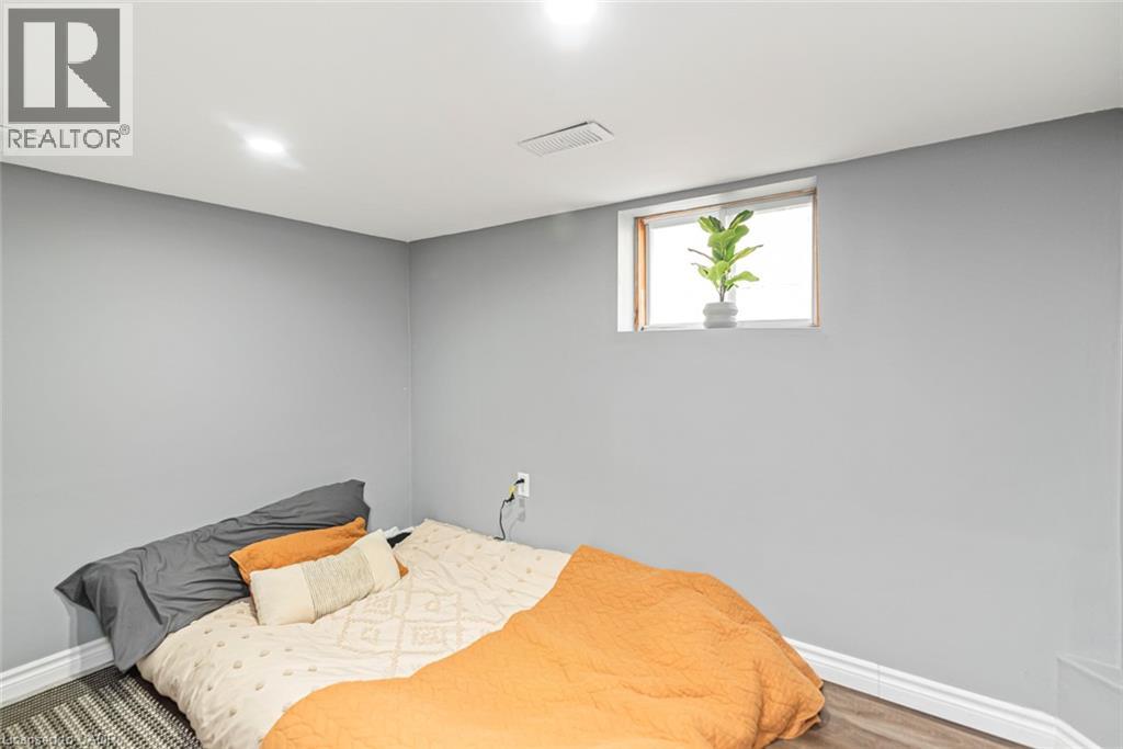29 Wexford Avenue N Property Photo 29