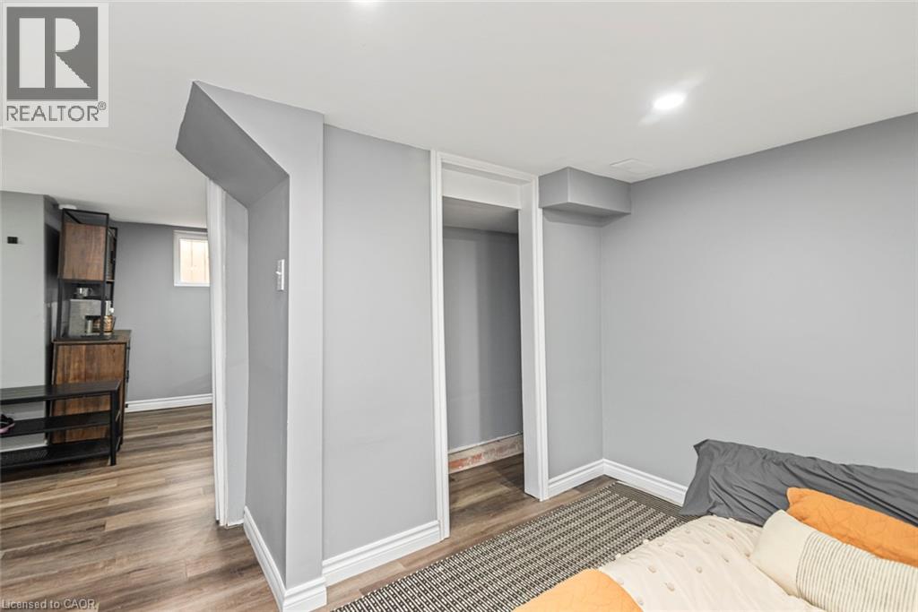 29 Wexford Avenue N Property Photo 30