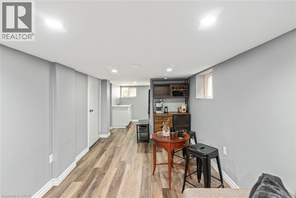 29 Wexford Avenue N Property Photo 33