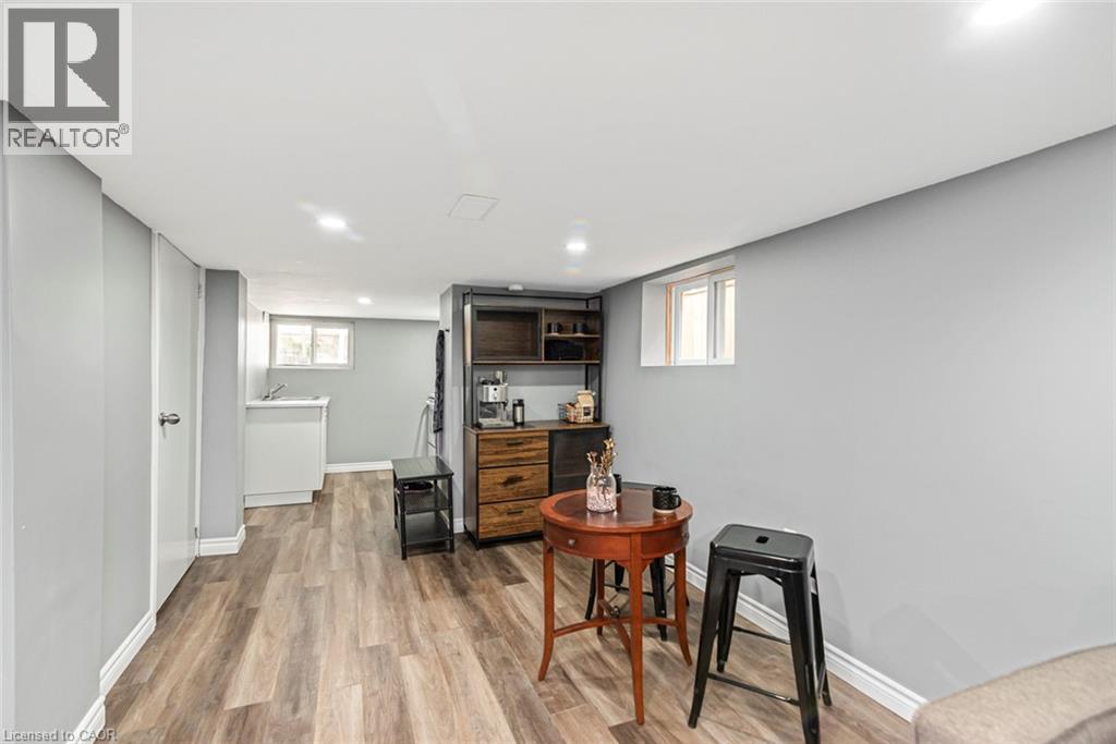 29 Wexford Avenue N Property Photo 35