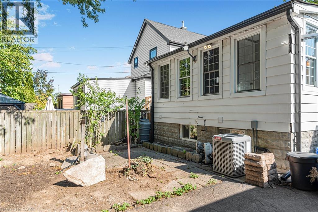 29 Wexford Avenue N Property Photo 38