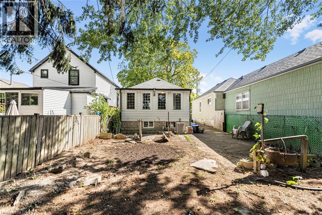 29 Wexford Avenue N Property Photo 40