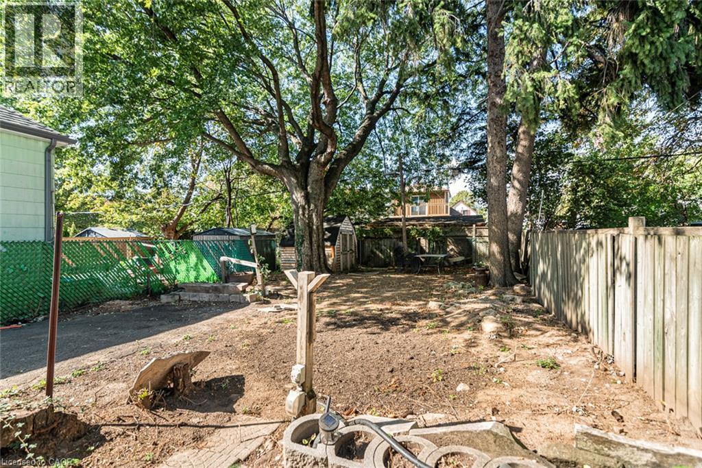 29 Wexford Avenue N Property Photo 42