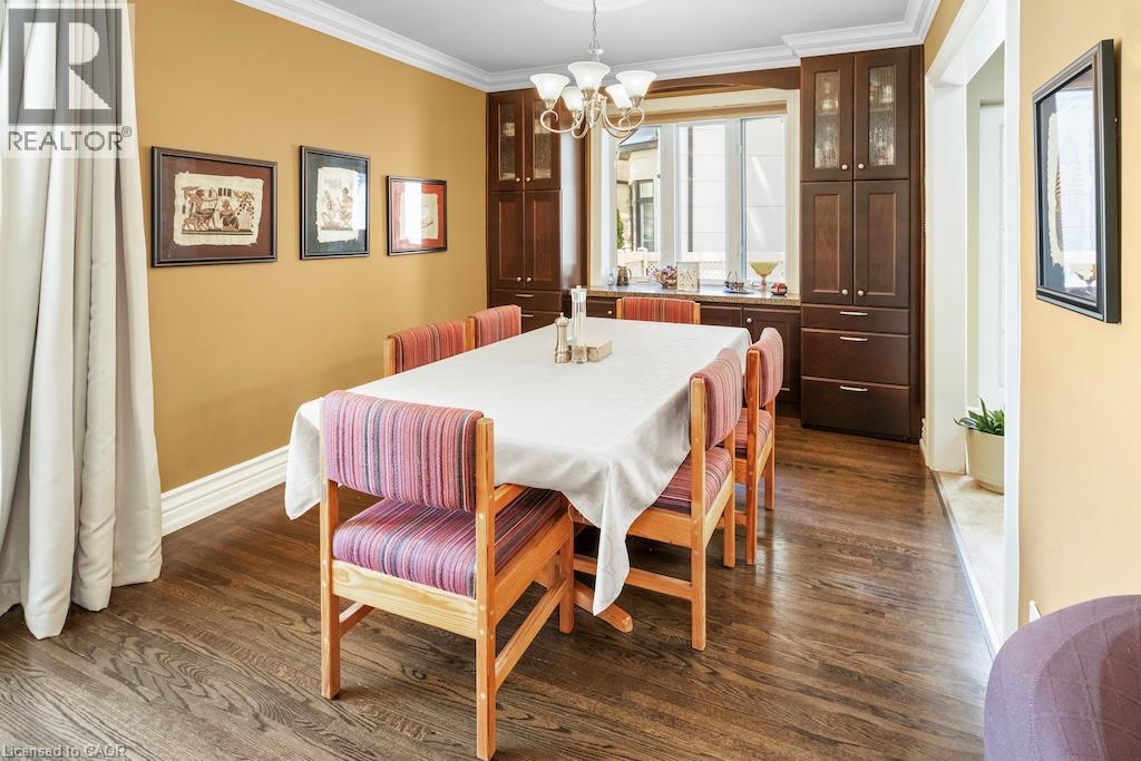 583 Stephens Crescent Property Photo 6