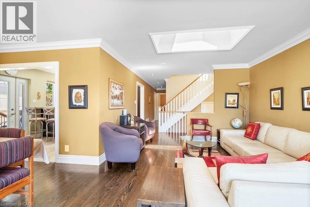 583 Stephens Crescent Property Photo 7
