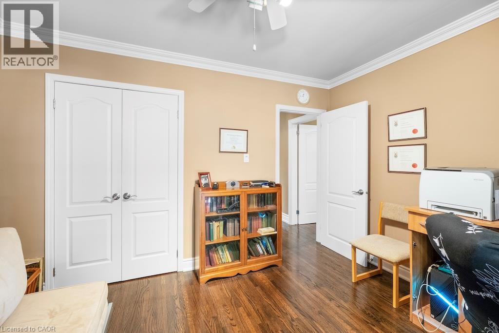 583 Stephens Crescent Property Photo 15