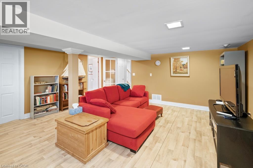 583 Stephens Crescent Property Photo 30