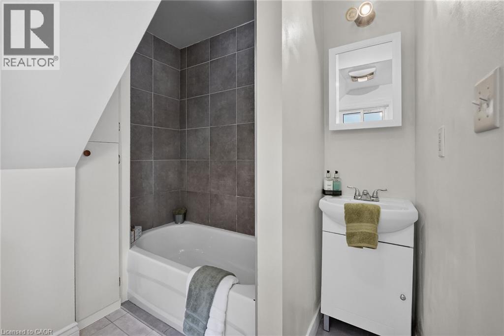 15 Adelaide Street Property Photo 13