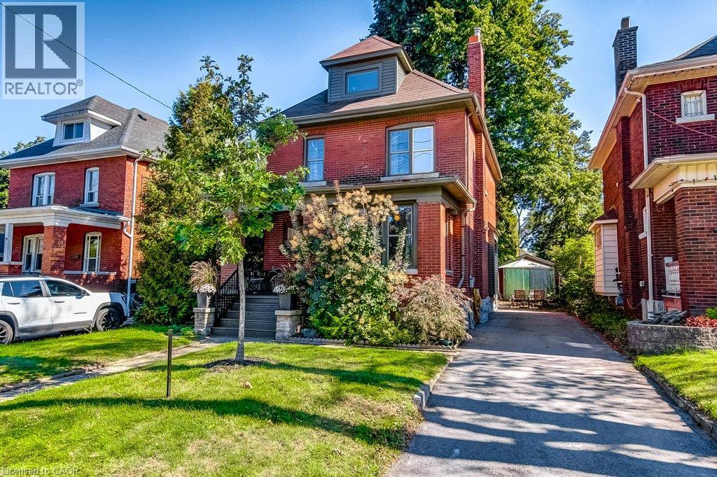 43 Rosslyn Avenue S Property Photo 3