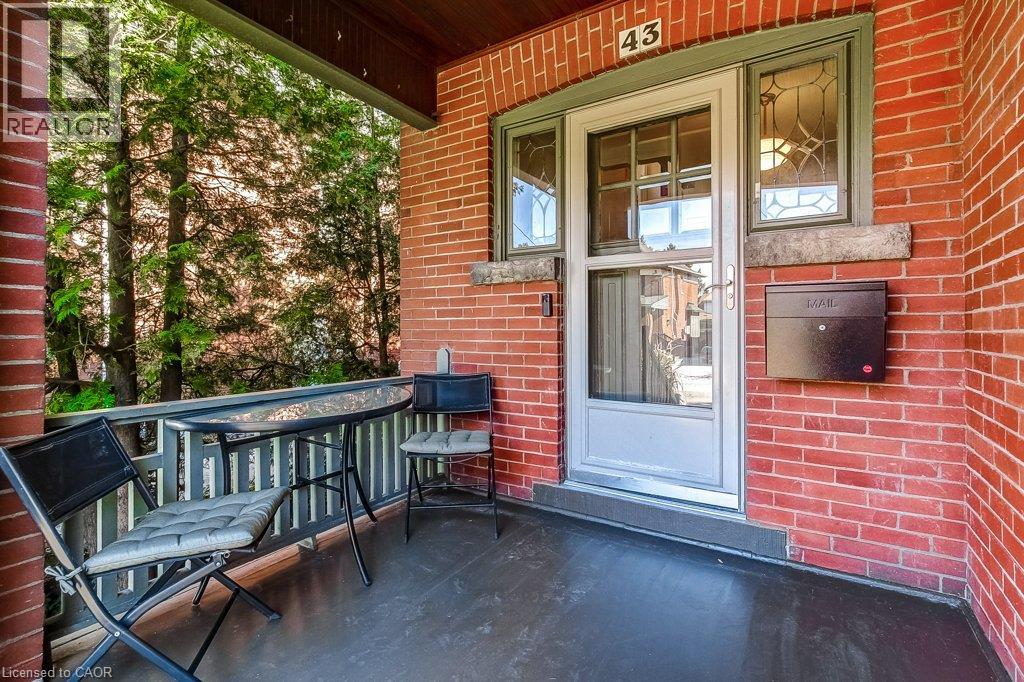 43 Rosslyn Avenue S Property Photo 5