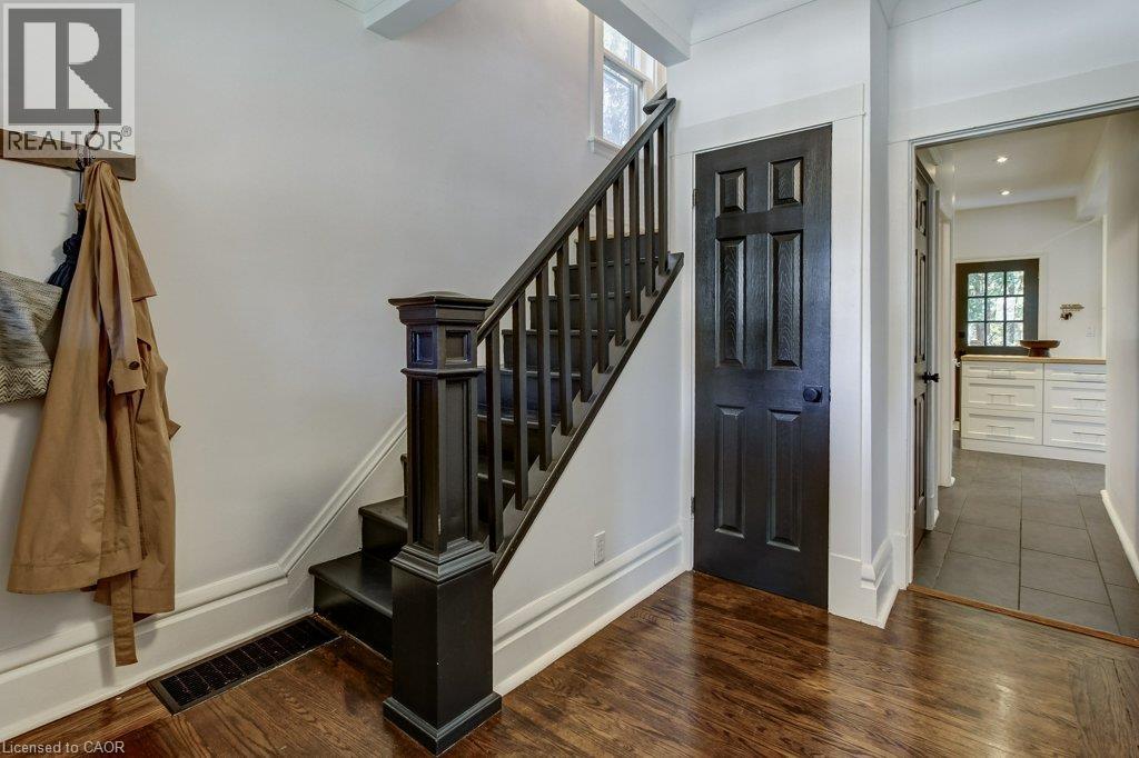 43 Rosslyn Avenue S Property Photo 7