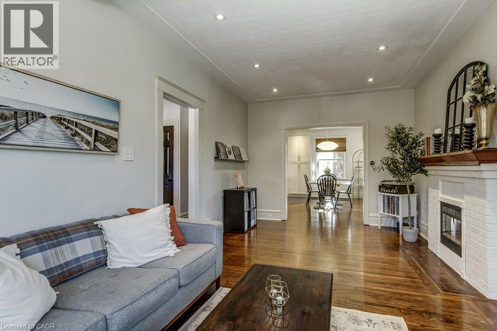 43 Rosslyn Avenue S Property Photo 12