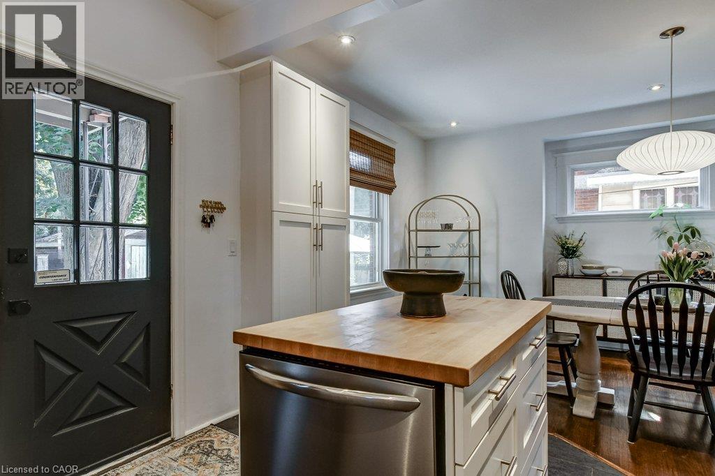 43 Rosslyn Avenue S Property Photo 18
