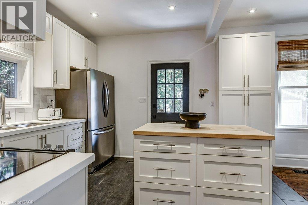 43 Rosslyn Avenue S Property Photo 19