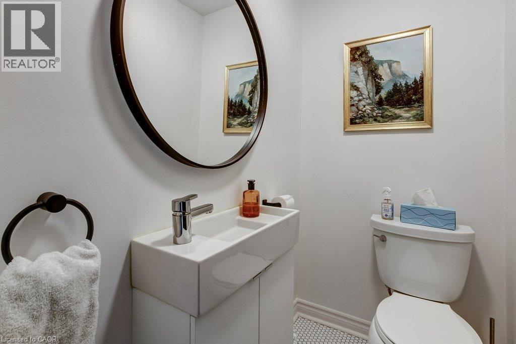 43 Rosslyn Avenue S Property Photo 21