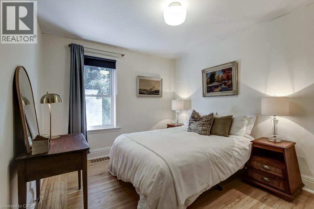 43 Rosslyn Avenue S Property Photo 22