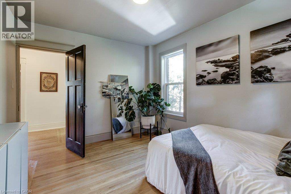 43 Rosslyn Avenue S Property Photo 24