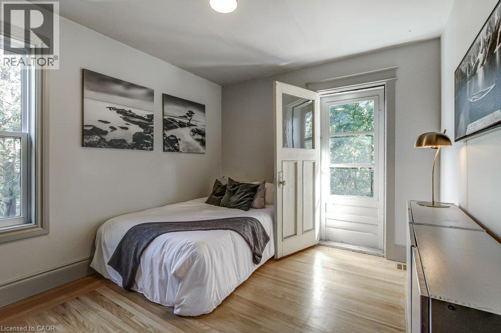 43 Rosslyn Avenue S Property Photo 25