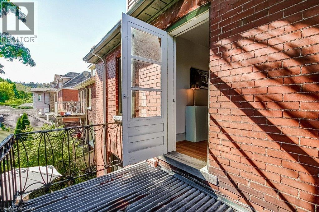 43 Rosslyn Avenue S Property Photo 26