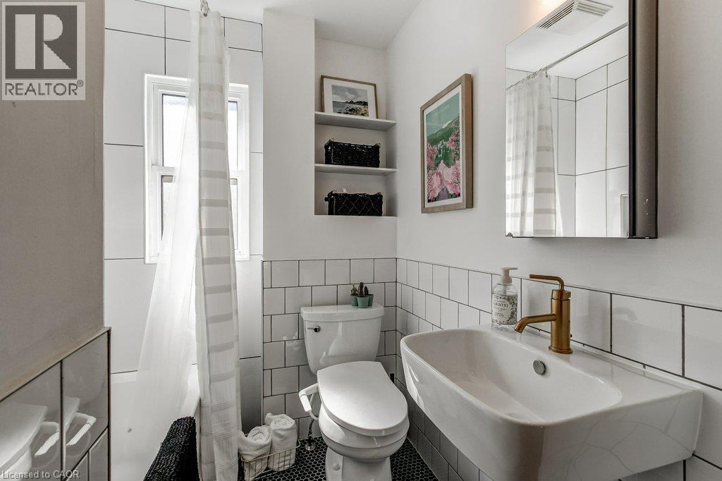 43 Rosslyn Avenue S Property Photo 31