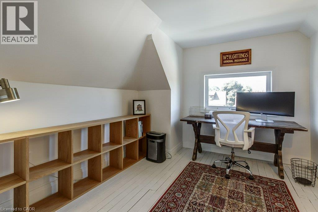 43 Rosslyn Avenue S Property Photo 36
