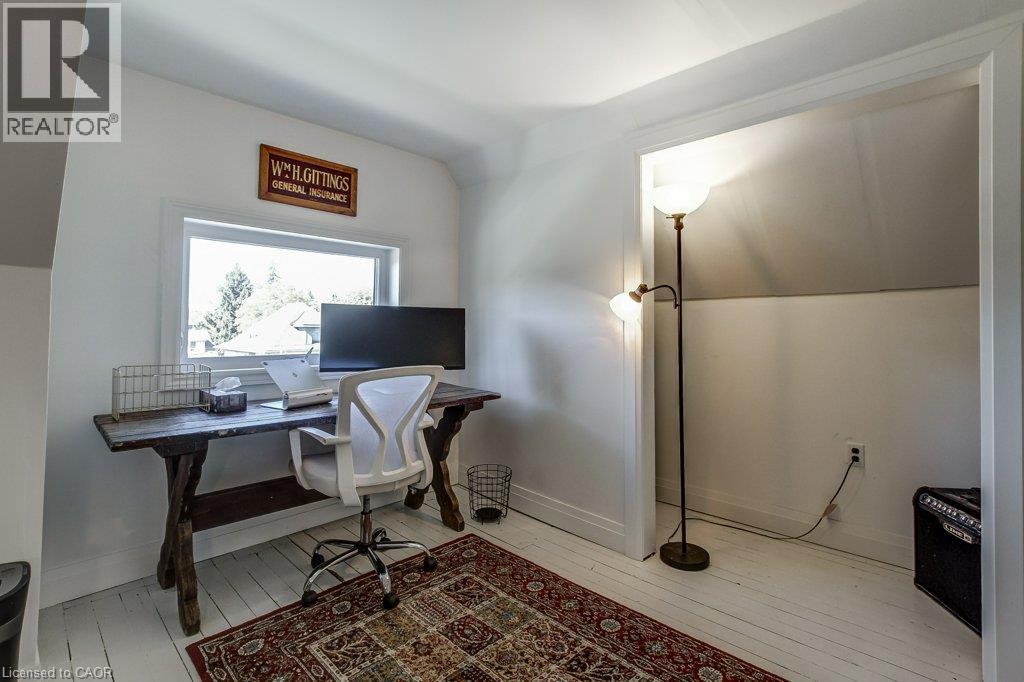 43 Rosslyn Avenue S Property Photo 37