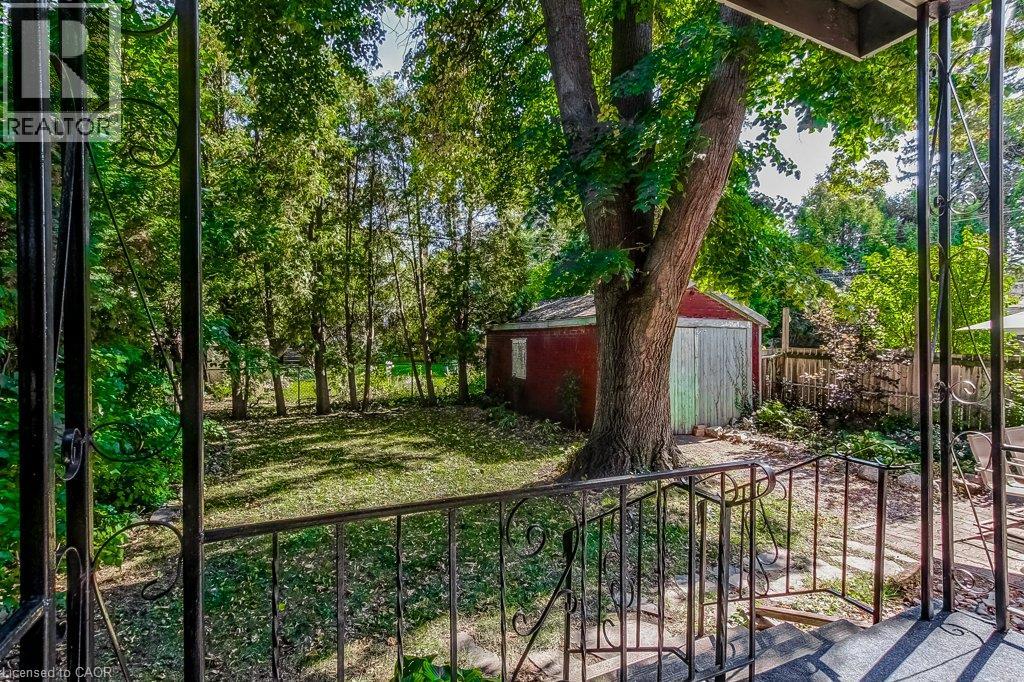 43 Rosslyn Avenue S Property Photo 41