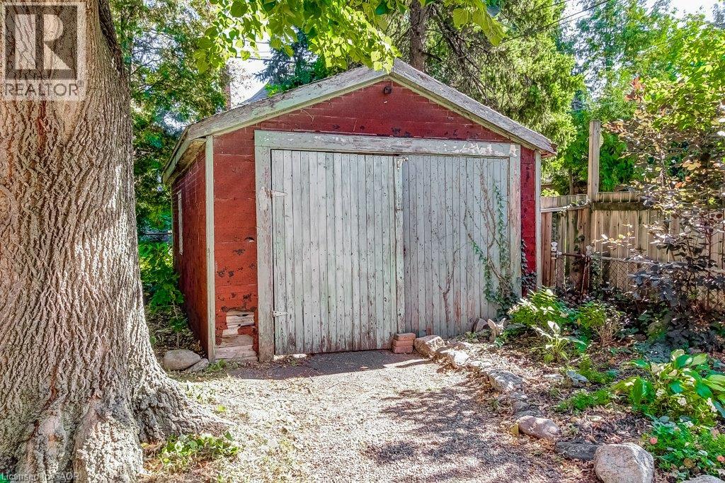 43 Rosslyn Avenue S Property Photo 45