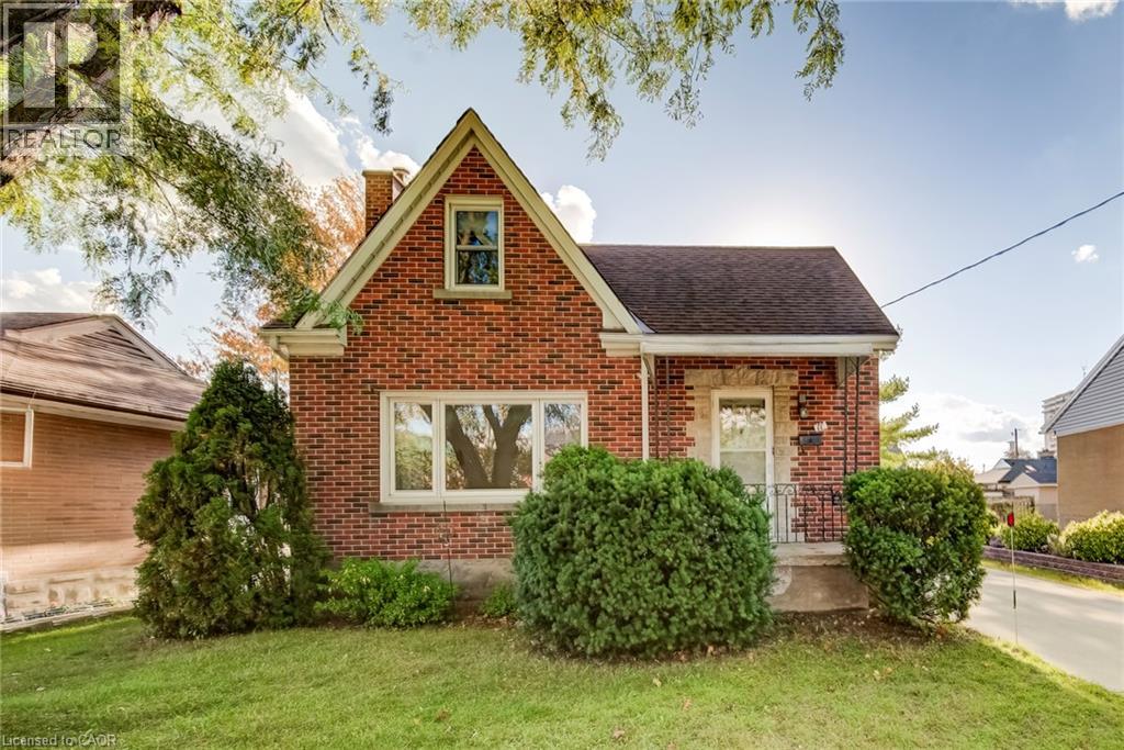 11 Crestwood Avenue Property Photo 1