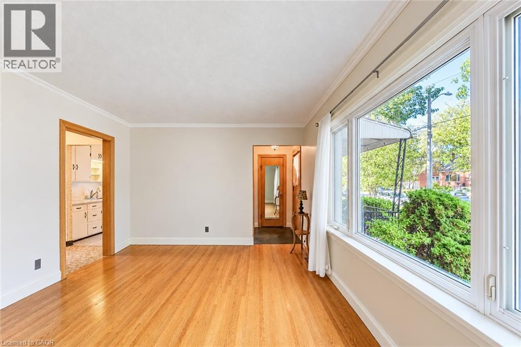 11 Crestwood Avenue Property Photo 8