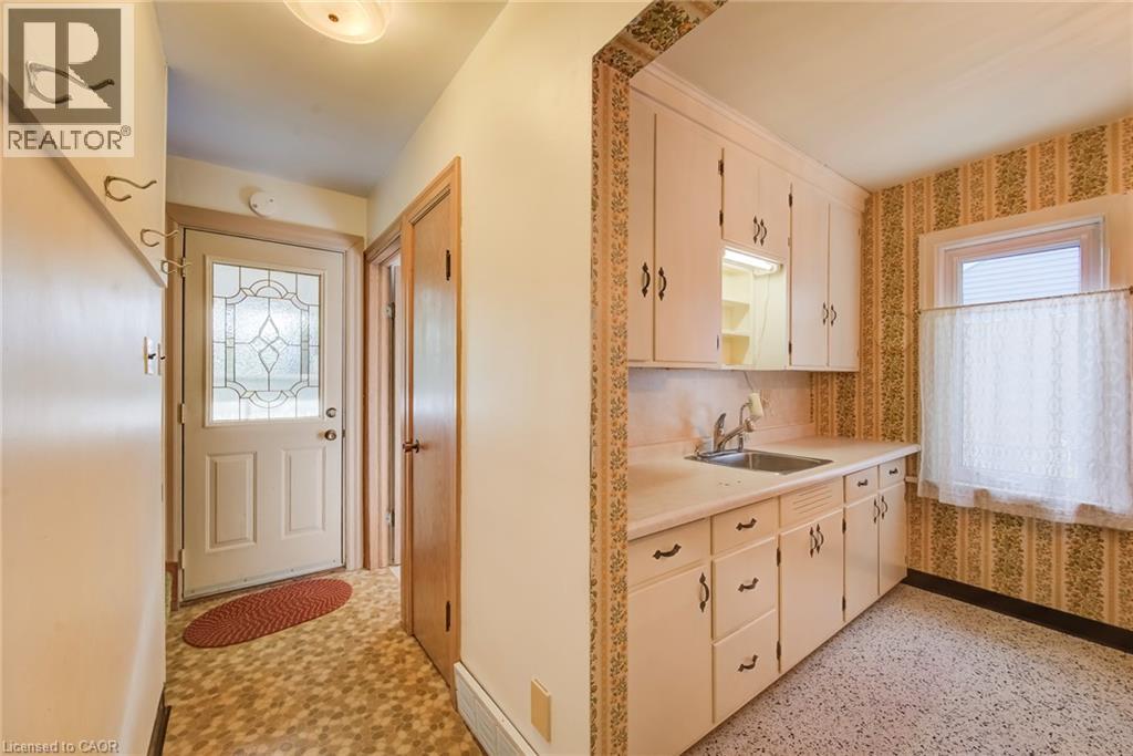 11 Crestwood Avenue Property Photo 15