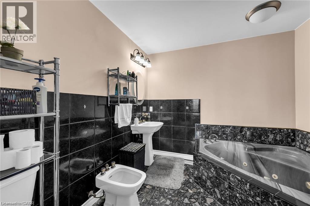 283 Second Road E Property Photo 28