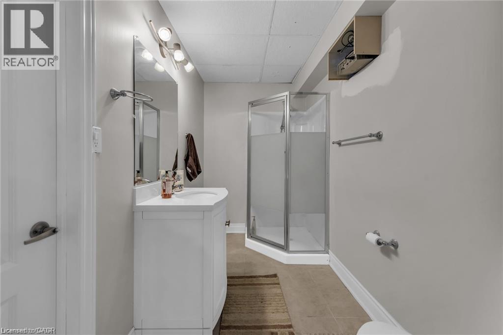 283 Second Road E Property Photo 42