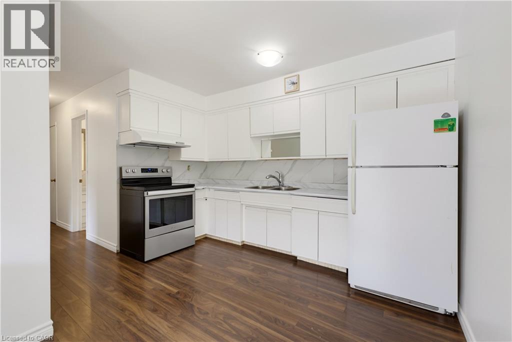 427 Lawrence Avenue Property Photo 4