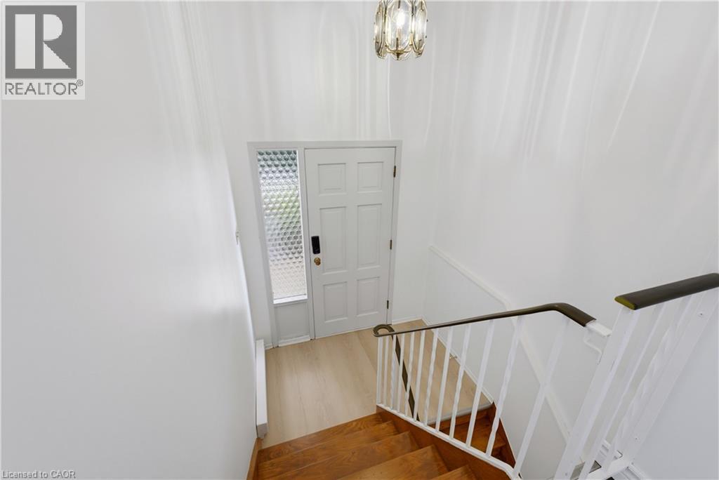 427 Lawrence Avenue Property Photo 10