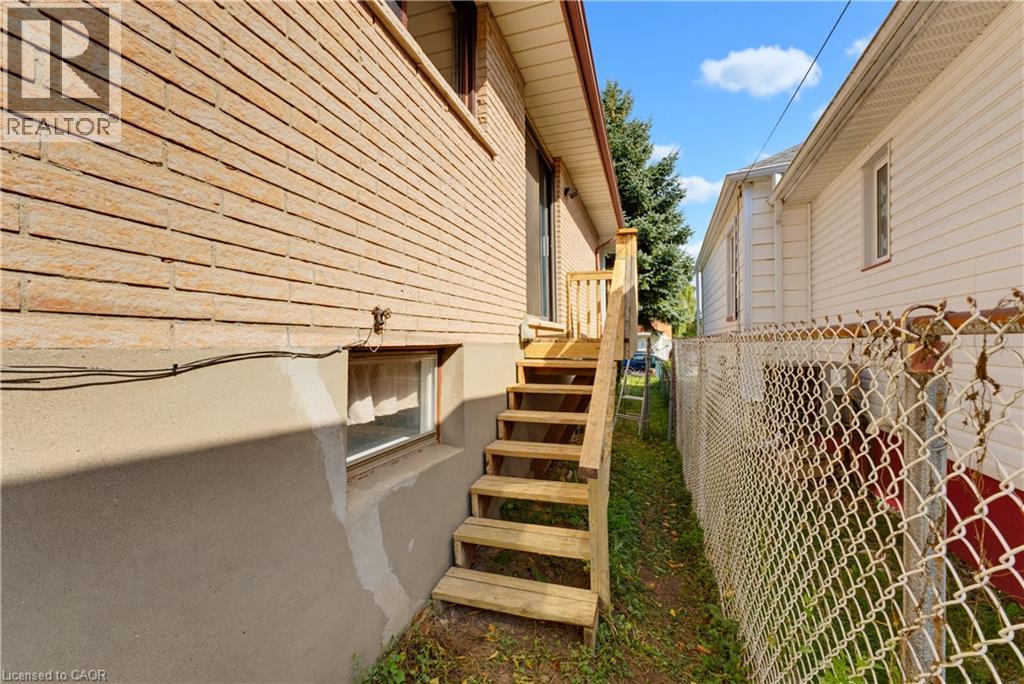 427 Lawrence Avenue Property Photo 17
