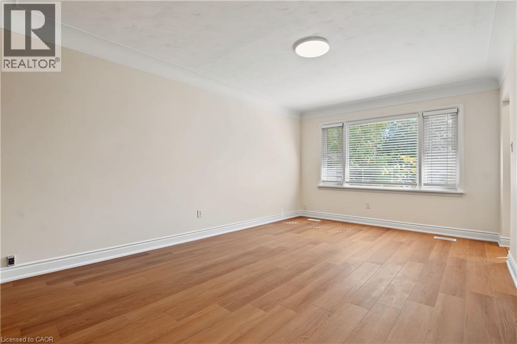 143 Elgin Crescent Property Photo 4