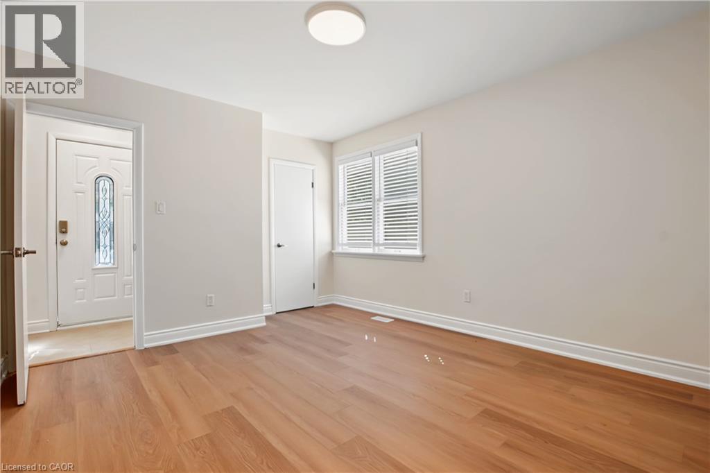 143 Elgin Crescent Property Photo 7