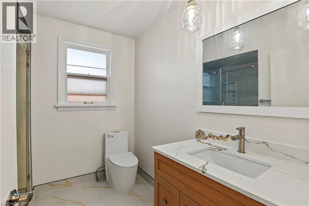 143 Elgin Crescent Property Photo 8