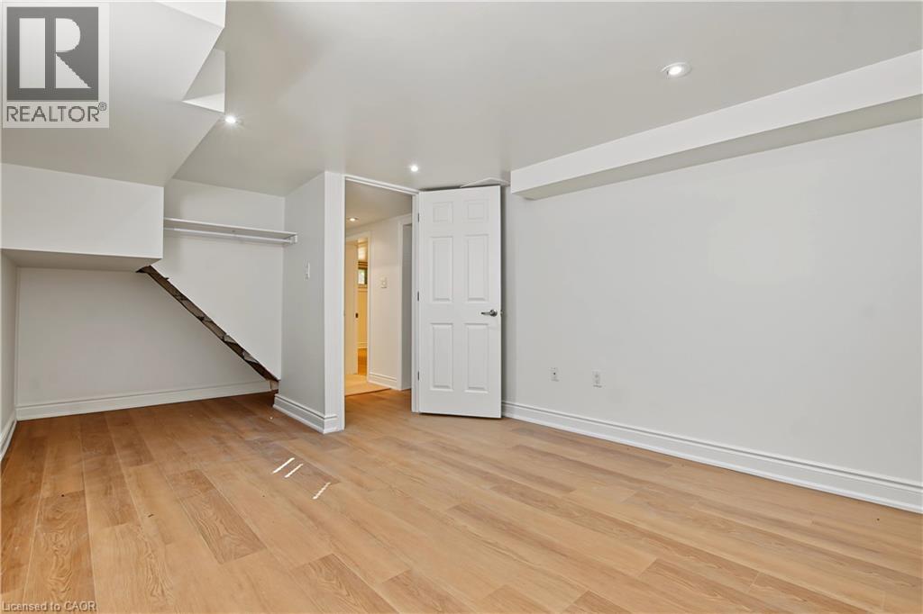 143 Elgin Crescent Property Photo 11