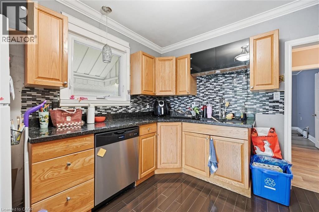 275 West 2nd Street Property Photo 6