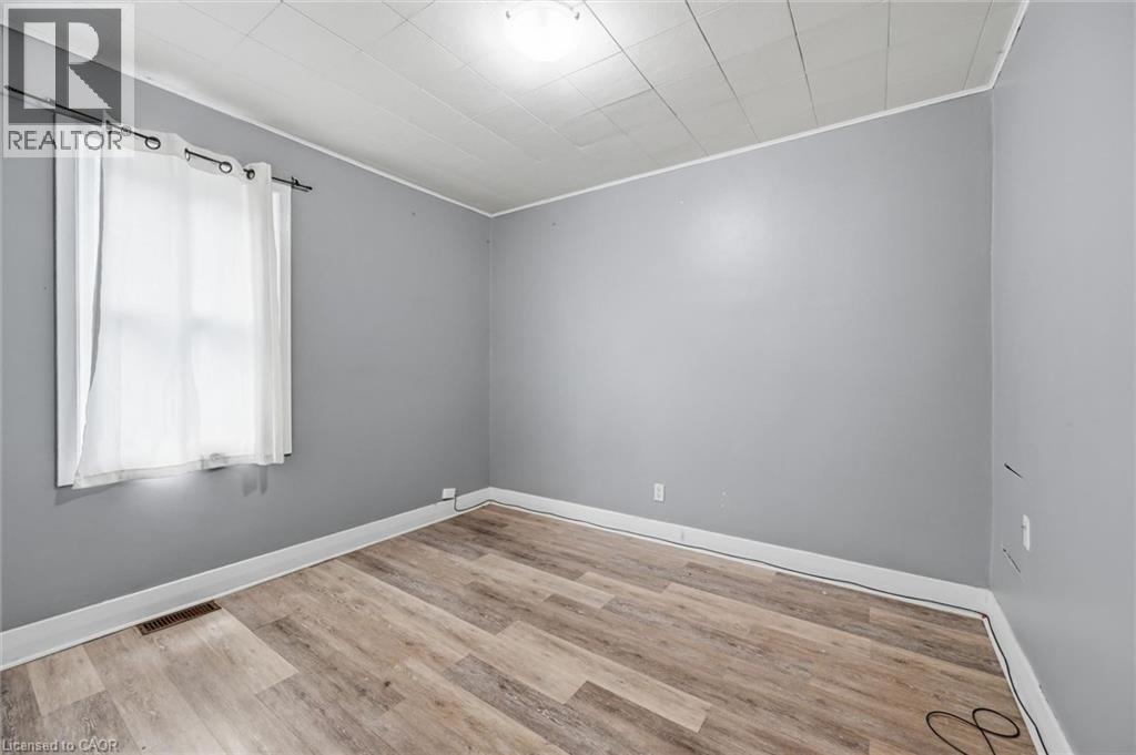 275 West 2nd Street Property Photo 14