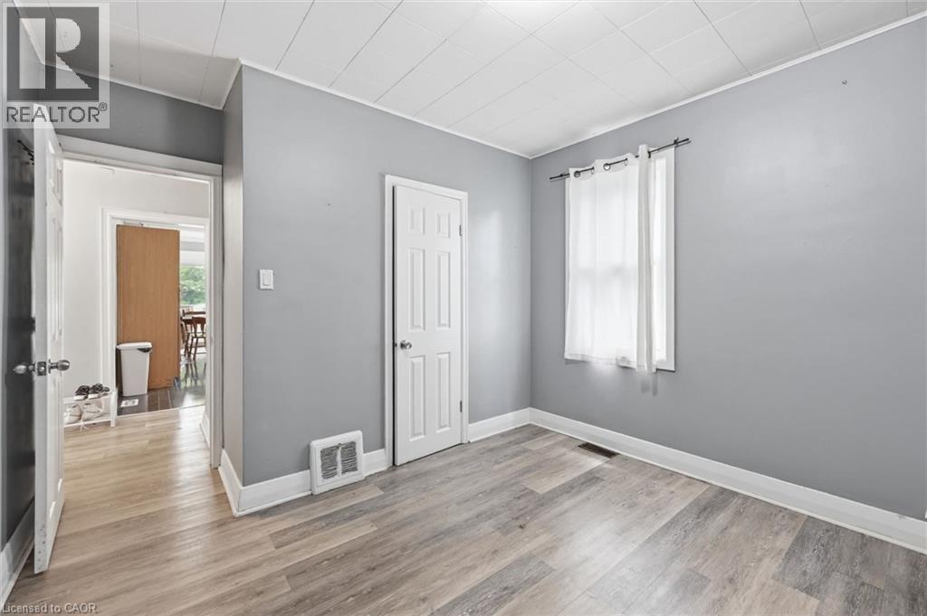 275 West 2nd Street Property Photo 15